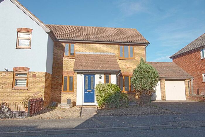 3 Bedroom Semi-Detached House For Sale In Cavendish Way, Basildon, SS15