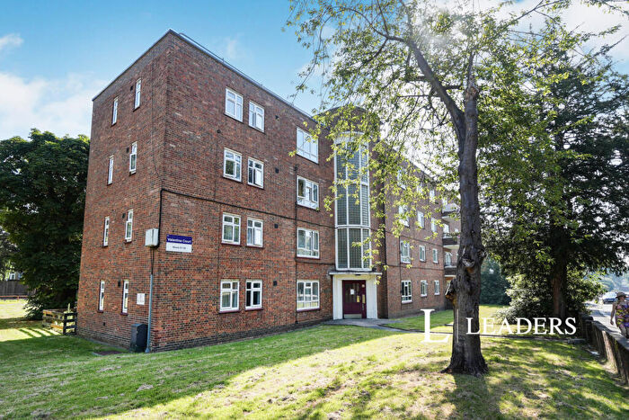 3 Bedroom Flat To Rent In Perry Vale, London, SE23