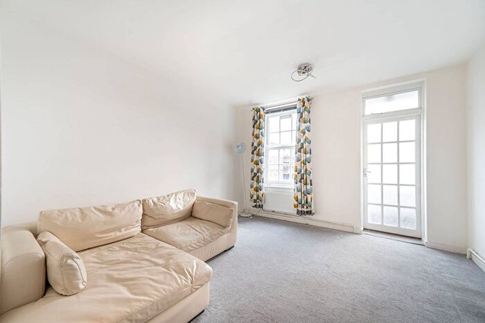 2 Bedroom Flat To Rent In Nottingwood House, Notting Hill, London, W11