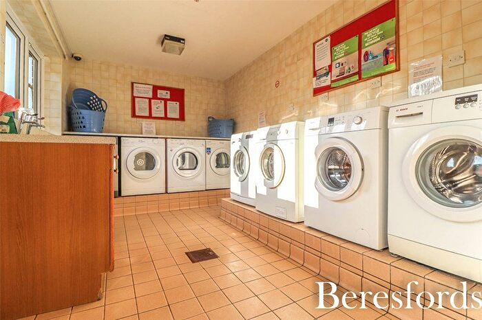 1 Bedroom Flat To Rent In Huskards, Waldegrave Gardens, RM14