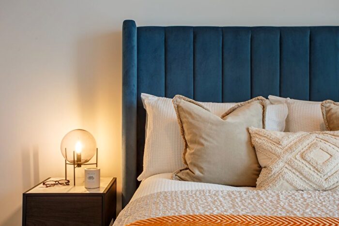 1 Bedroom Flat To Rent In Rochdale Road, Manchester, M4