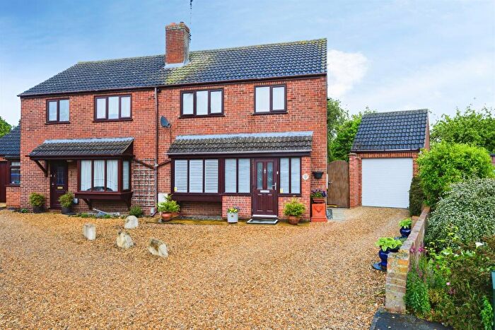 3 Bedroom Semi-Detached House For Sale In Vixen Close, Yaxley, Peterborough, PE7