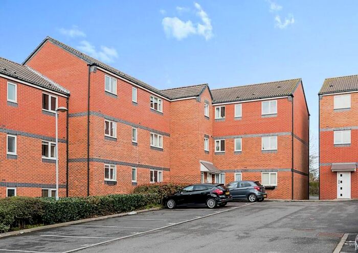 2 Bedroom Flat To Rent In Peel Drive, Wilnecote, Tamworth, B77