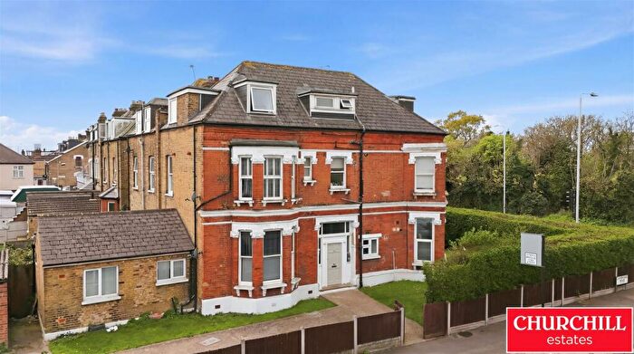 2 Bedroom Flat For Sale In Hollybush Hill, Wanstead, E11