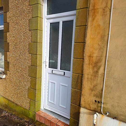 2 Bedroom House To Rent In Bedw Road, Bedlinog, Treharris, CF46