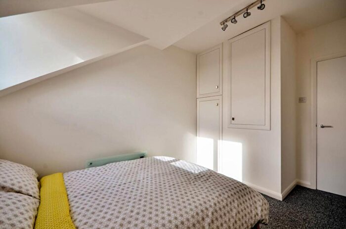 2 Bedroom Flat For Sale In Eldon Park, South Norwood, London, SE25