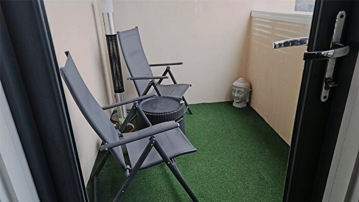 2 Bedroom Apartment For Sale In Stag Lane, Berkhamsted, Hertfordshire, HP4