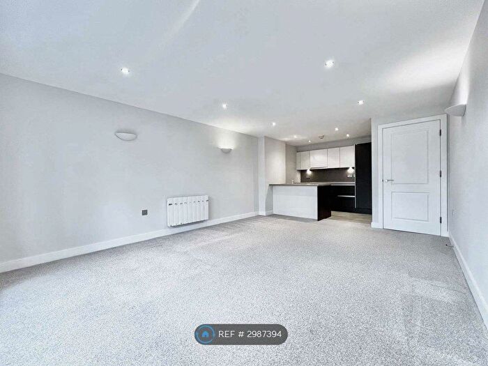 2 Bedroom Flat To Rent In George Street, Prestwich, Manchester, M25