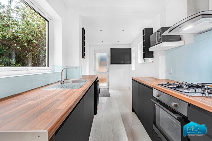 3 Bedroom Detached House To Rent In Quakers Lane, Potters Bar, Hertfordshire, EN6