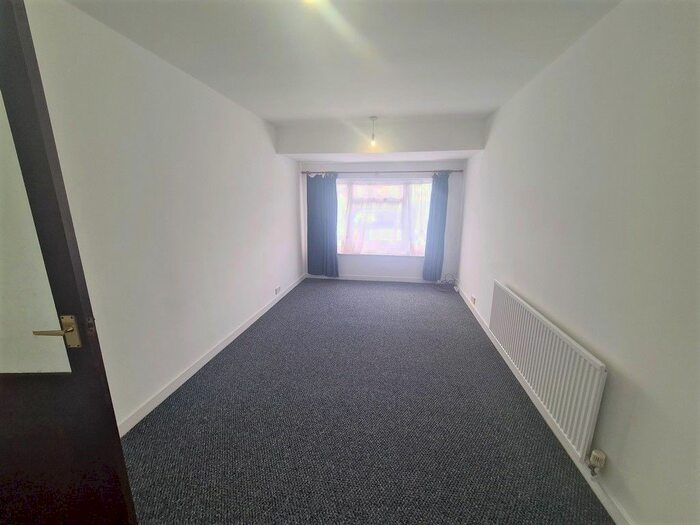 4 Bedroom Detached House To Rent In Launde Road, Oadby, Leicester, LE2