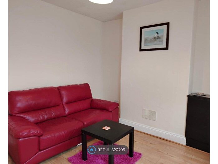 2 Bedroom End Of Terrace House To Rent In Baker Street, York, YO30