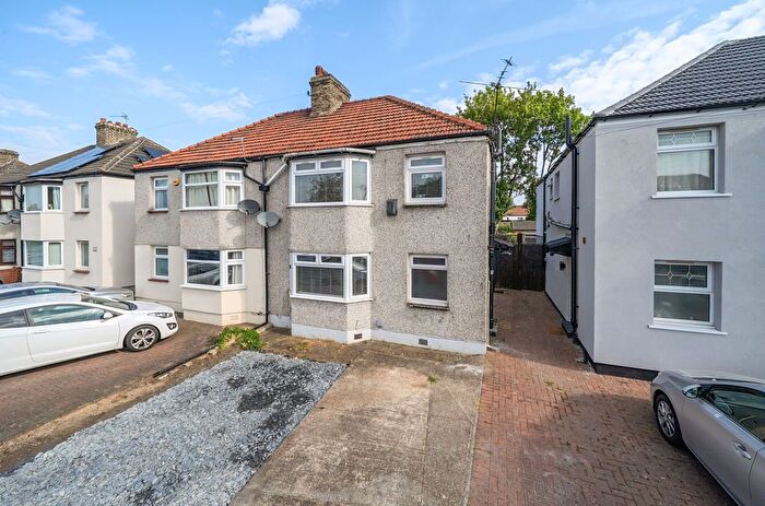 3 Bedroom Semi-Detached House For Sale In Westbrooke Road, Welling, DA16