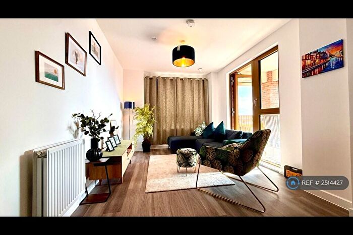 2 Bedroom Flat To Rent In Vista Heights, London, SE15