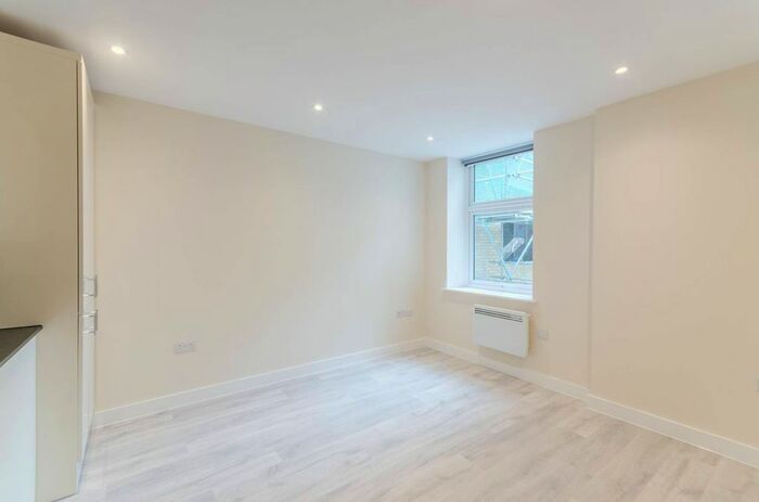 1 Bedroom Flat To Rent In Brixton Road, Brixton, London, SW9