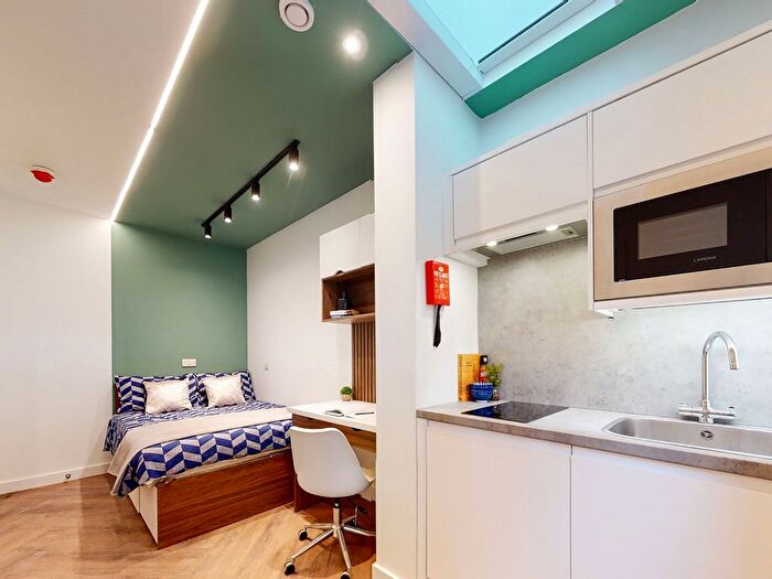 Studio To Rent In Harrow Road, London, W9