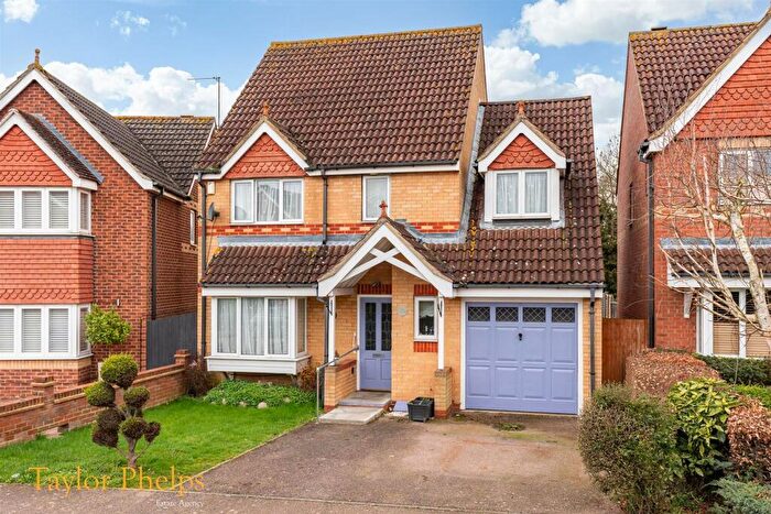 4 Bedroom Detached House For Sale In Dahlia Close, West Cheshunt, EN7