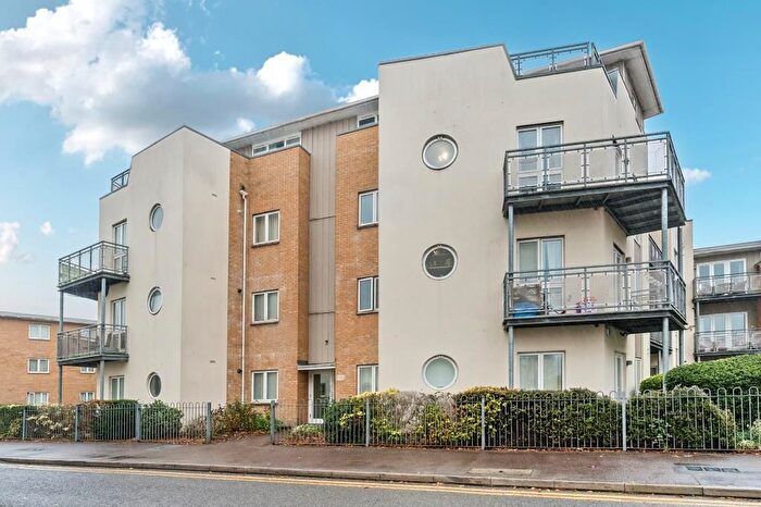 2 Bedroom Flat To Rent In Bridge Wharf, Chertsey, KT16