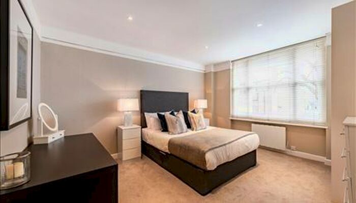 1 Bedroom Flat To Rent In Hill Street, Mayfair, W1J