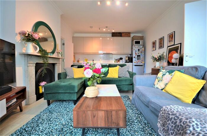 2 Bedroom Flat To Rent In Cumberland Park, London, W3