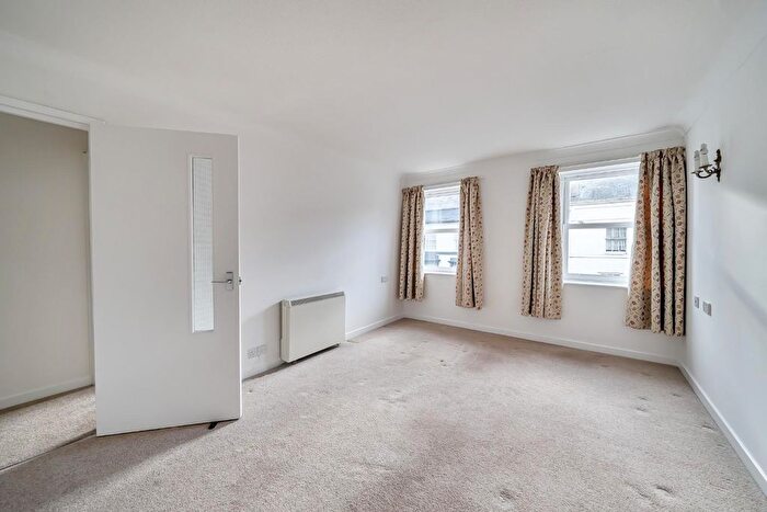 1 Bedroom Flat For Sale In High West Street, Dorchester, DT1