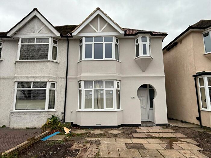 3 Bedroom House To Rent In Footscray Road, Eltham, SE9