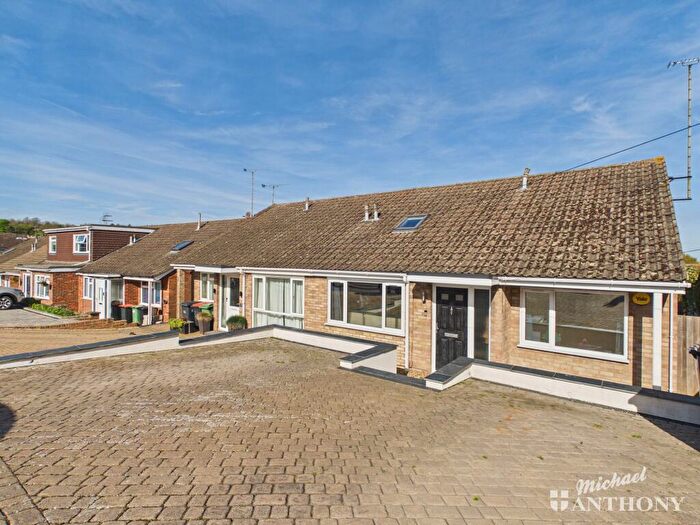 3 Bedroom Semi-Detached Bungalow For Sale In Staveley Road, Dunstable, Bedfordshire, LU6