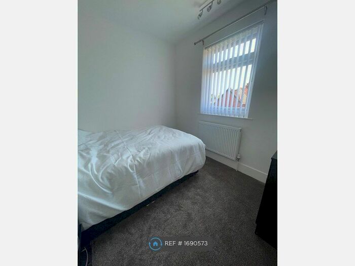 3 Bedroom Semi-Detached House To Rent In Westacre Gardens, Newcastle Upon Tyne, NE5