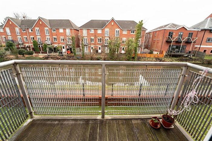 2 Bedroom Apartment To Rent In Waterside, Sale, M33