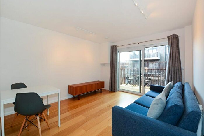 2 Bedroom Apartment To Rent In Cresset Road, London, E9