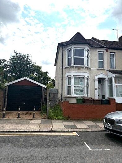 3 Bedroom End Terrace House For Sale In Rosslyn Road, Barking, IG11