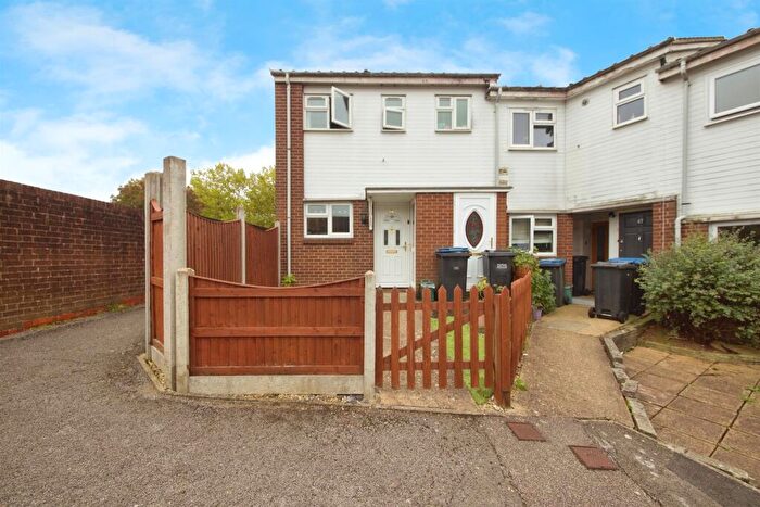3 Bedroom End Of Terrace House For Sale In Sycamore Field, Harlow, CM19