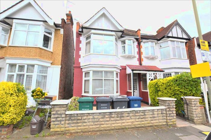 5 Bedroom Semi-Detached House To Rent In Audley Road, London, NW4