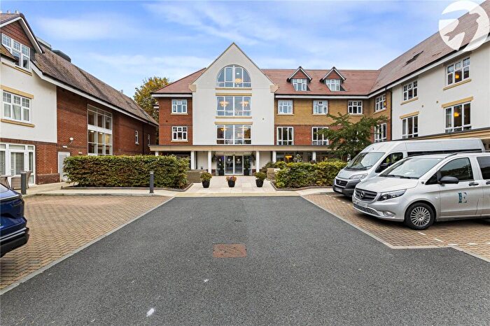 2 Bedroom Flat For Sale In Rowhill Road, Hextable, Kent, BR8