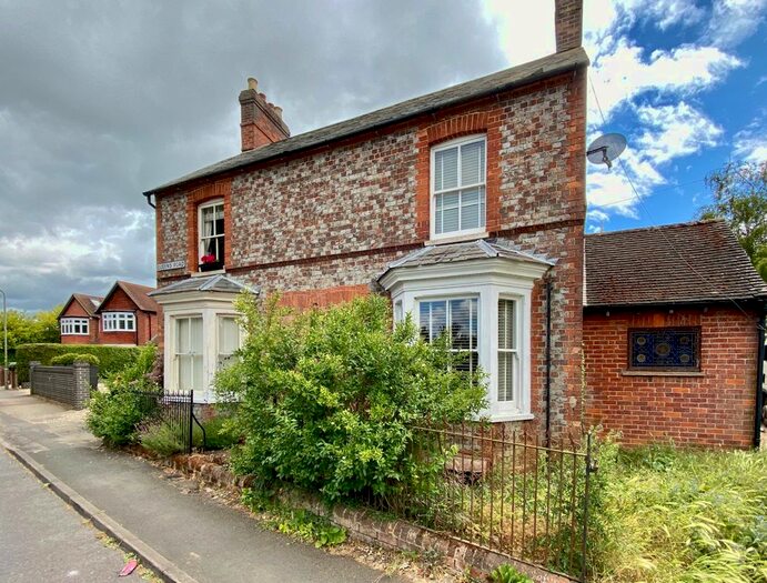 2 Bedroom Cottage To Rent In Queens Road, Thame OX9
