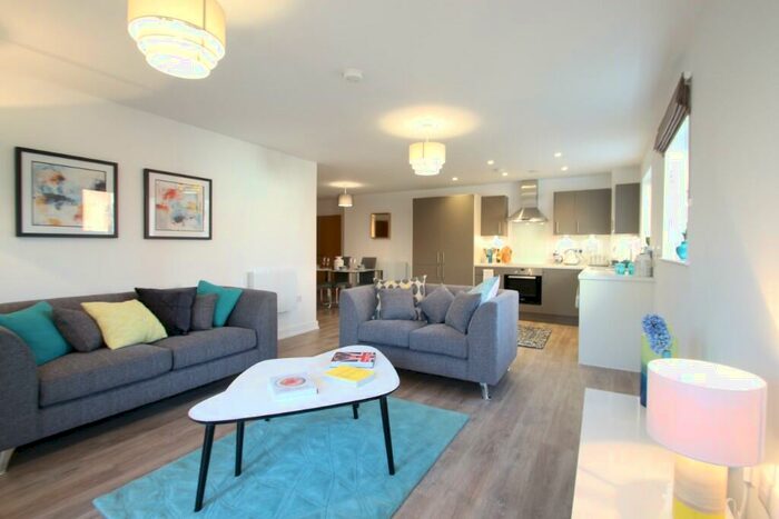 2 Bedroom Flat To Rent In Holmbush Mews, RH12
