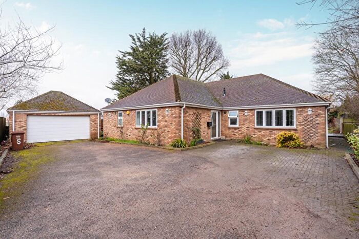 4 Bedroom Detached Bungalow For Sale In View Road, Cliffe Woods, ME3