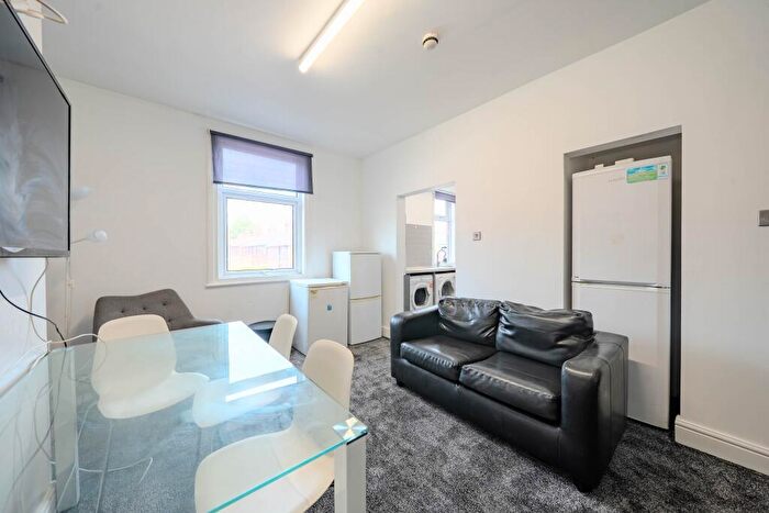5 Bedroom Terraced House To Rent In Upstairs Flat, Kirkstall Lane, Kirkstall, Leeds, LS6