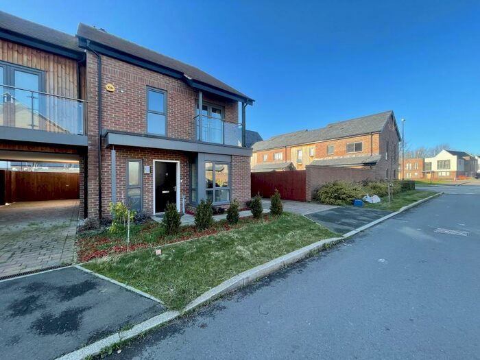 3 Bedroom House To Rent In Flowers Mews, Oakgrove, Milton Keynes, MK10