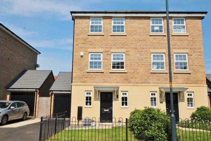 3 Bedroom Semi-Detached House To Rent In Coupland Road, Selby, YO8