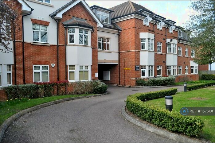 2 Bedroom Flat To Rent In Albion Road, Sutton, SM2