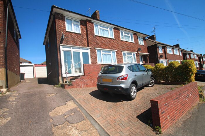 3 Bedroom Semi-Detached House To Rent In Grampian Way, Luton, LU3