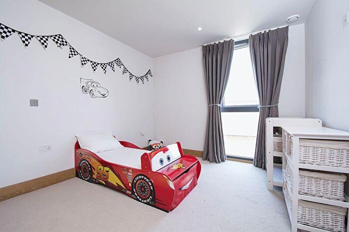 2 Bedroom Apartment To Rent In Parkview, Hersham, KT12