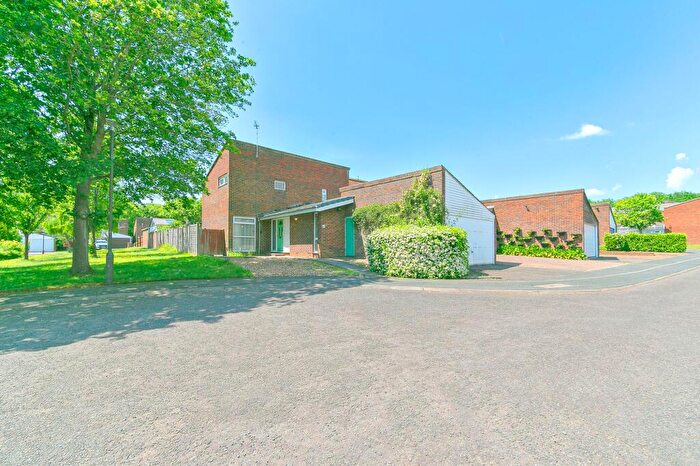4 Bedroom Detached House For Sale In Dunbar Close, Bletchley, MK3