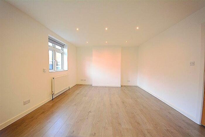 2 Bedroom Flat To Rent In Archway Road, Highgate, N6