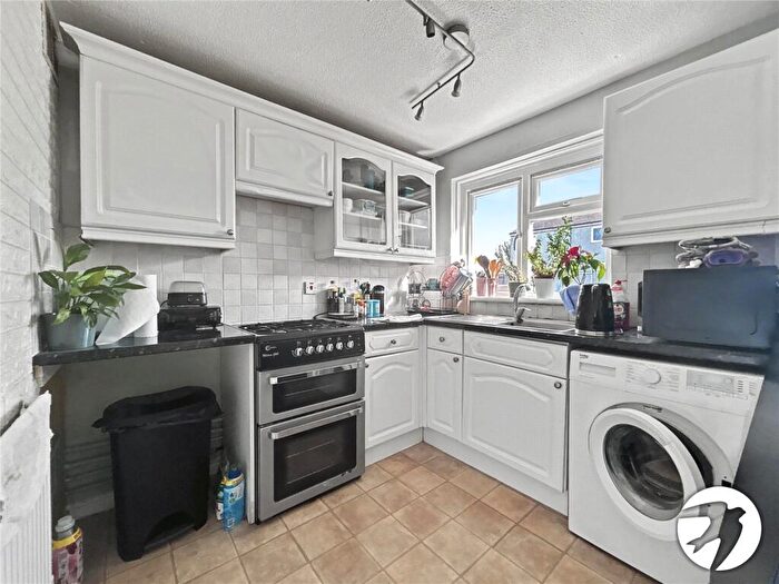 1 Bedroom Flat For Sale In Staines Walk, Sidcup, Kent, DA14