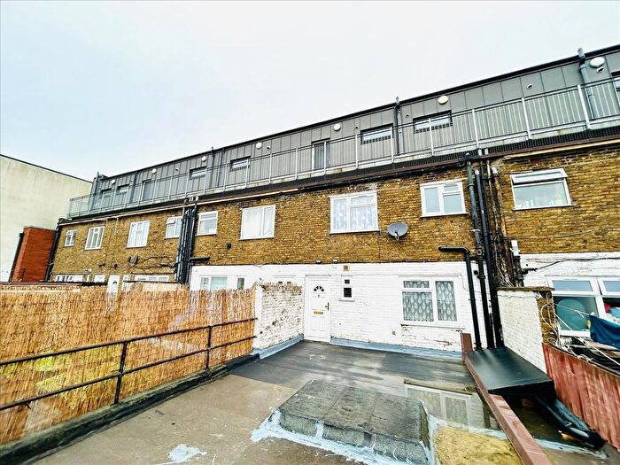 4 Bedroom Flat To Rent In Shenley Road, Borehamwood, WD6