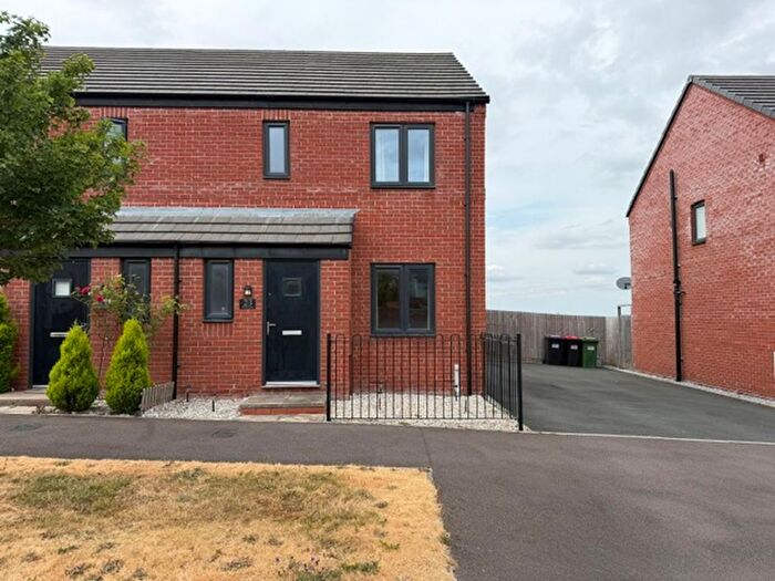 3 Bedroom Semi-Detached House To Rent In Brookes Avenue, Newdale, Telford, TF3