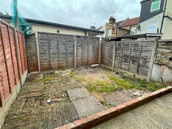 2 Bedroom House To Rent In Town Road, Edmonton, N9