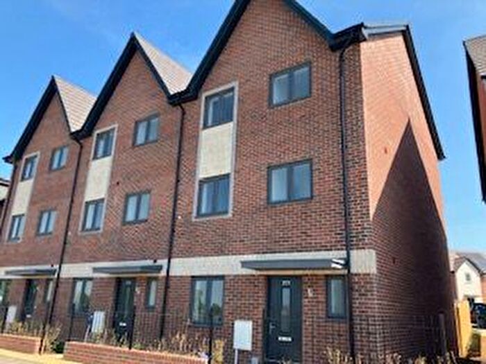 4 Bedroom Property To Rent In Barrosa Way, Whitehouse, Milton Keynes, MK8