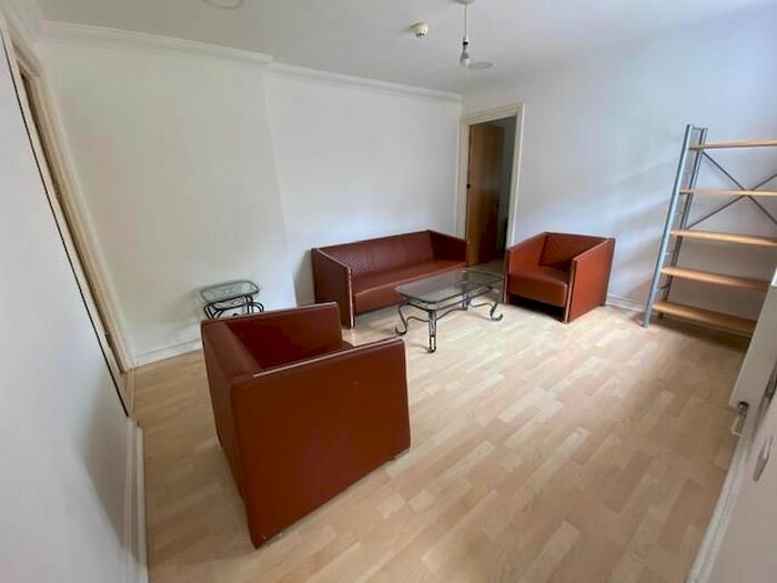 3 Bedroom Flat To Rent In The Walk, Roath, Cardiff, CF24